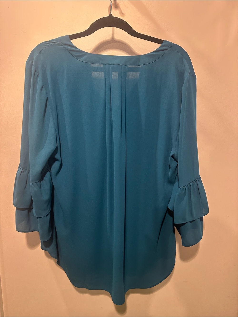 Roz & Ali Teal V-Neck Blouse with Tiered Sleeves - Picture 7 of 8